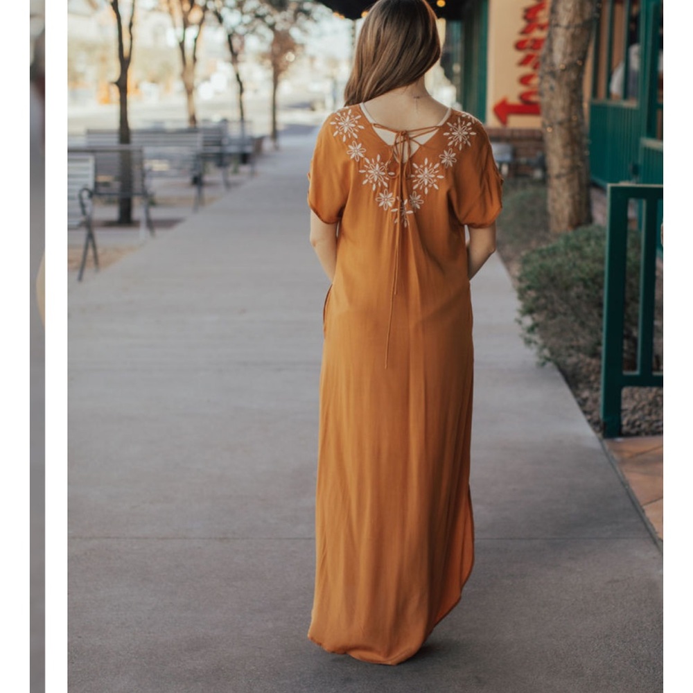 Andree By Unit Embroidered Maxi - Picture 5 of 15